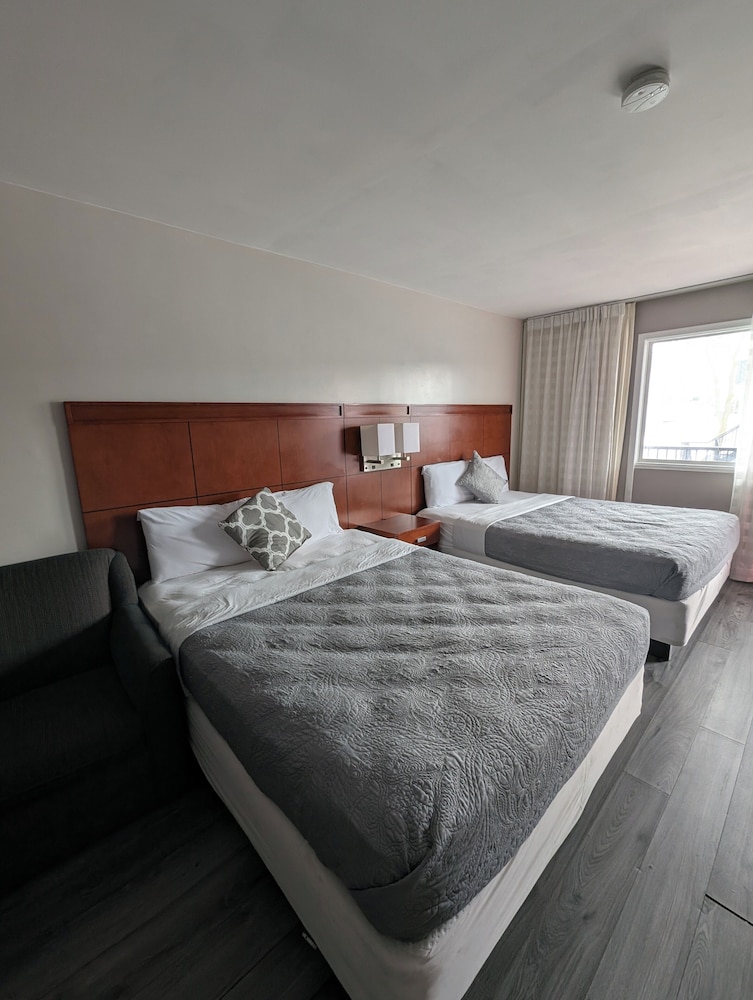 FAMILY, 2 QUEEN BEDS