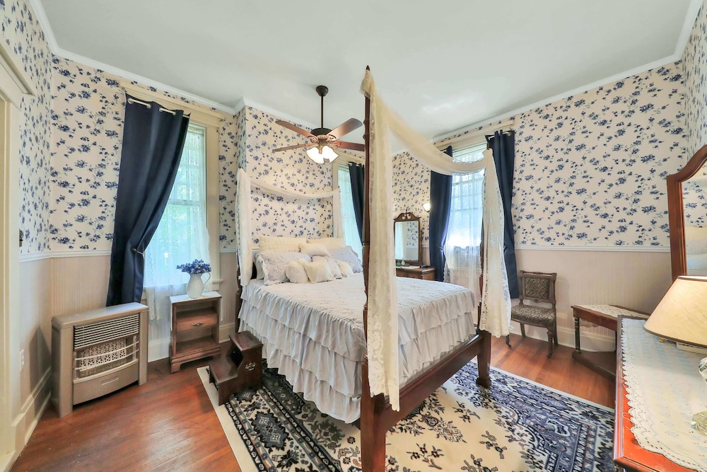 The Lancaster Manor Bed and Breakfast 17/50