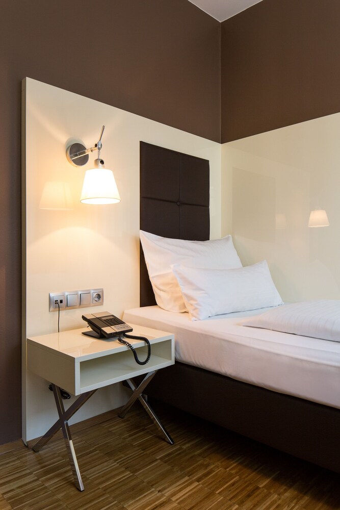 Hotel Santo 25/48
