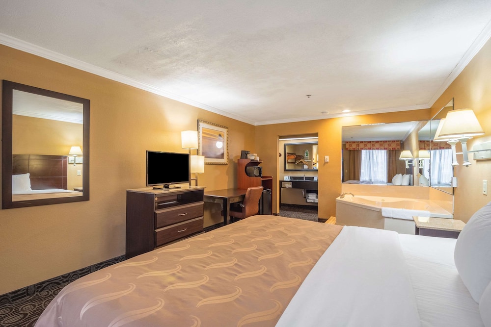Quality Inn and Suites Ft Jackson Maingate 25/35