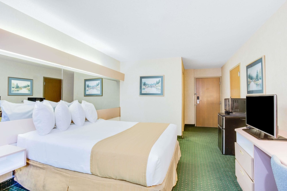 Microtel Inn Greensboro 8/54