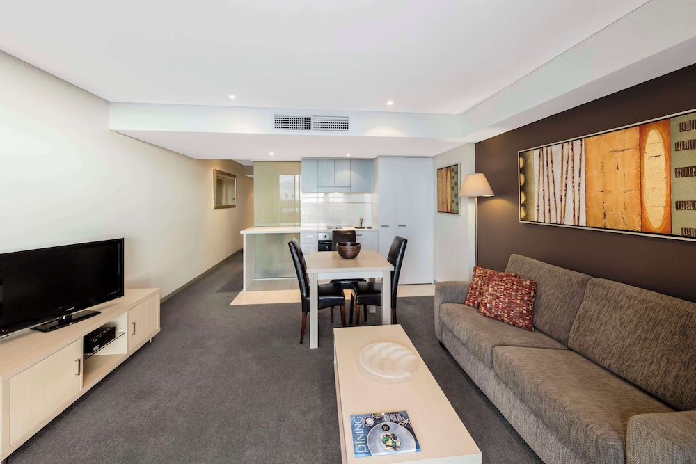 Oaks Adelaide Horizons Suites 58/70