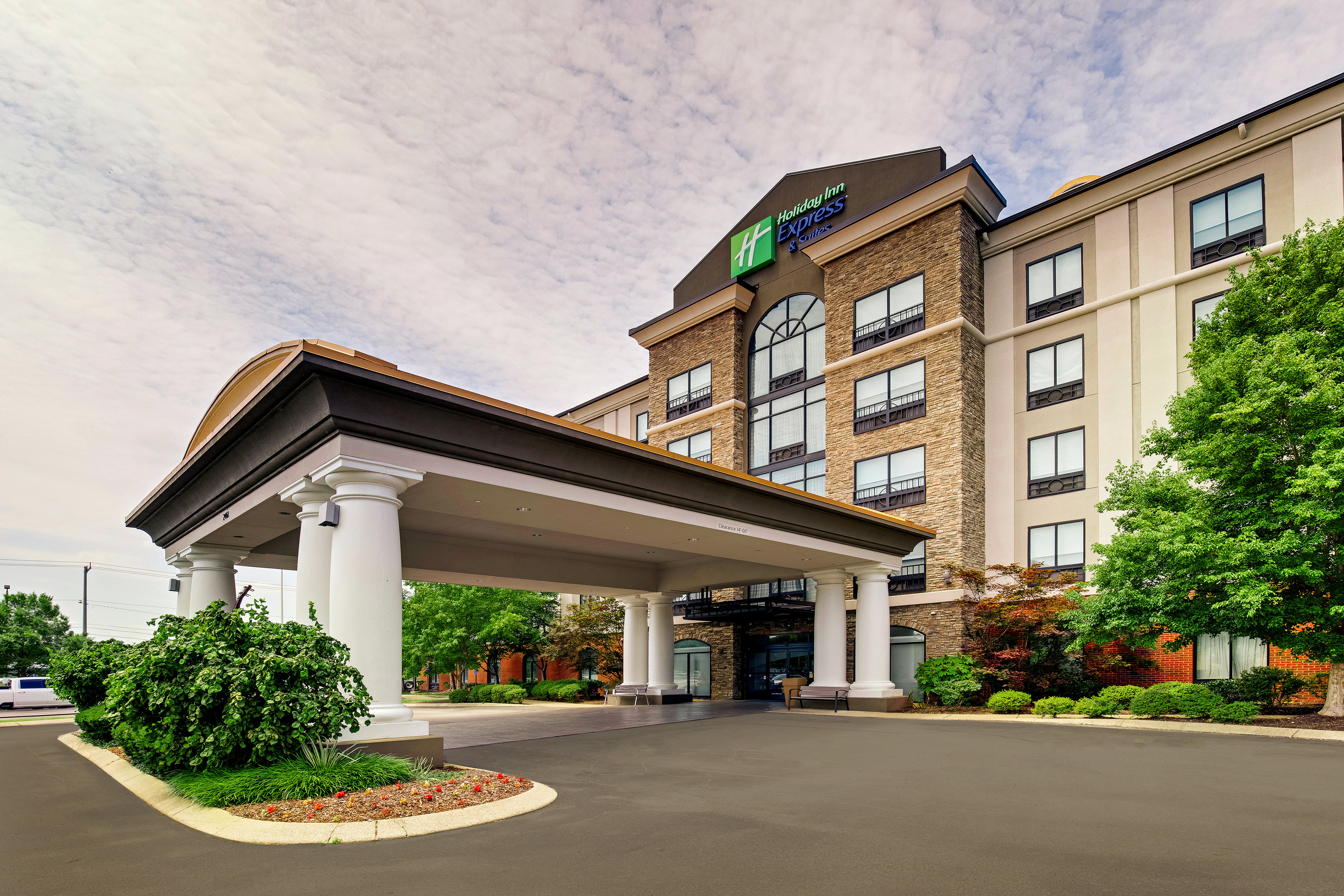 Holiday Inn Express Hotel and Suites Nashville-Opryland 63/64