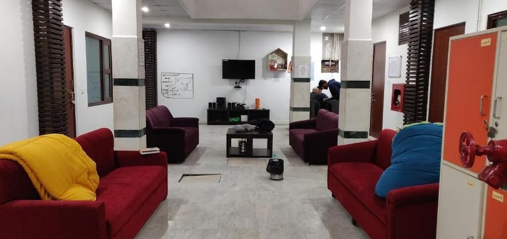 Joey's Hostel 27/47