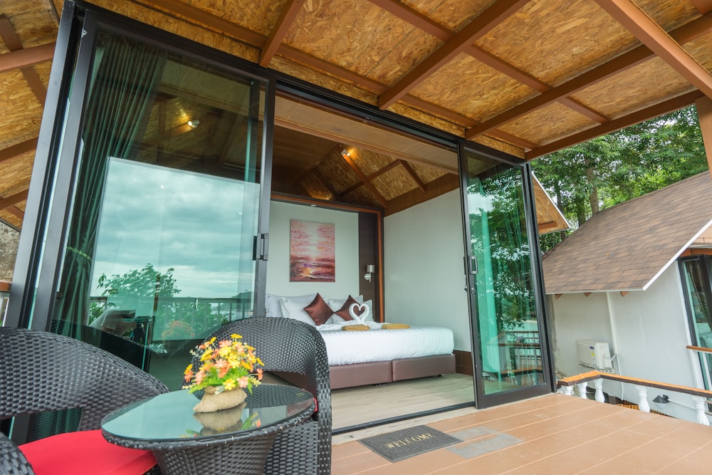 Chareena Hill Beach Resort 46/70
