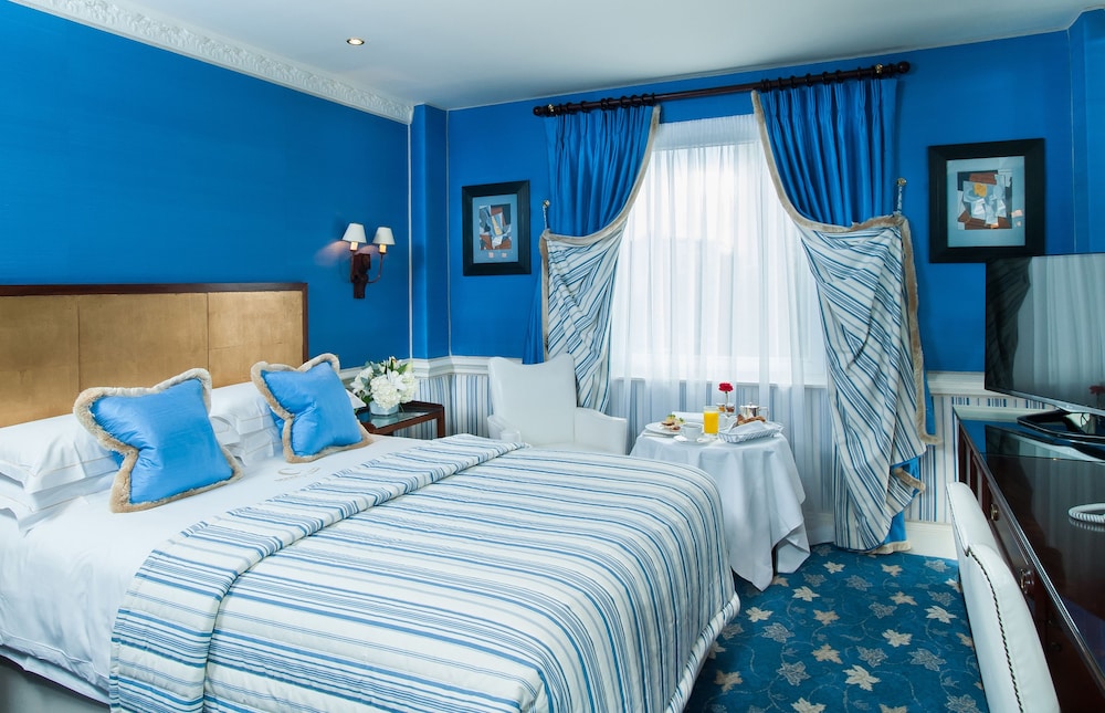 The Chesterfield Mayfair 14/84