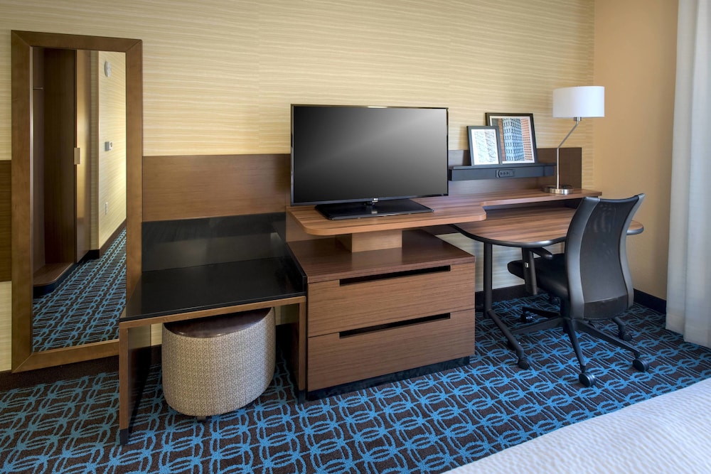 Fairfield Inn And Suites Syracuse Carrier Circle 38/39
