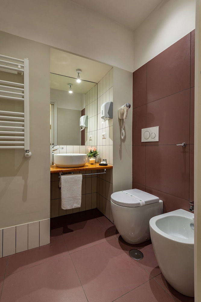 Claudia Rooms 29/39