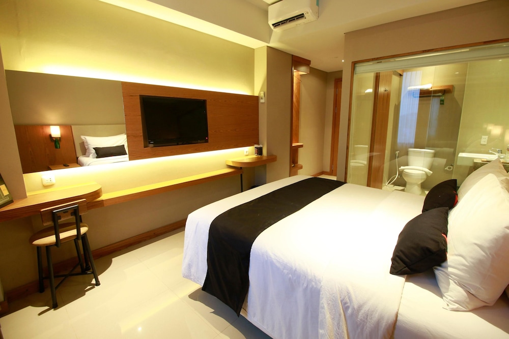 Yellow Star Ambarukmo Hotel 9/42