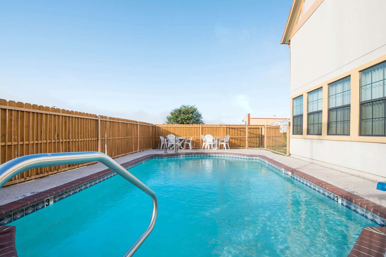 Howard Johnson by Wyndham San Marcos 22/43