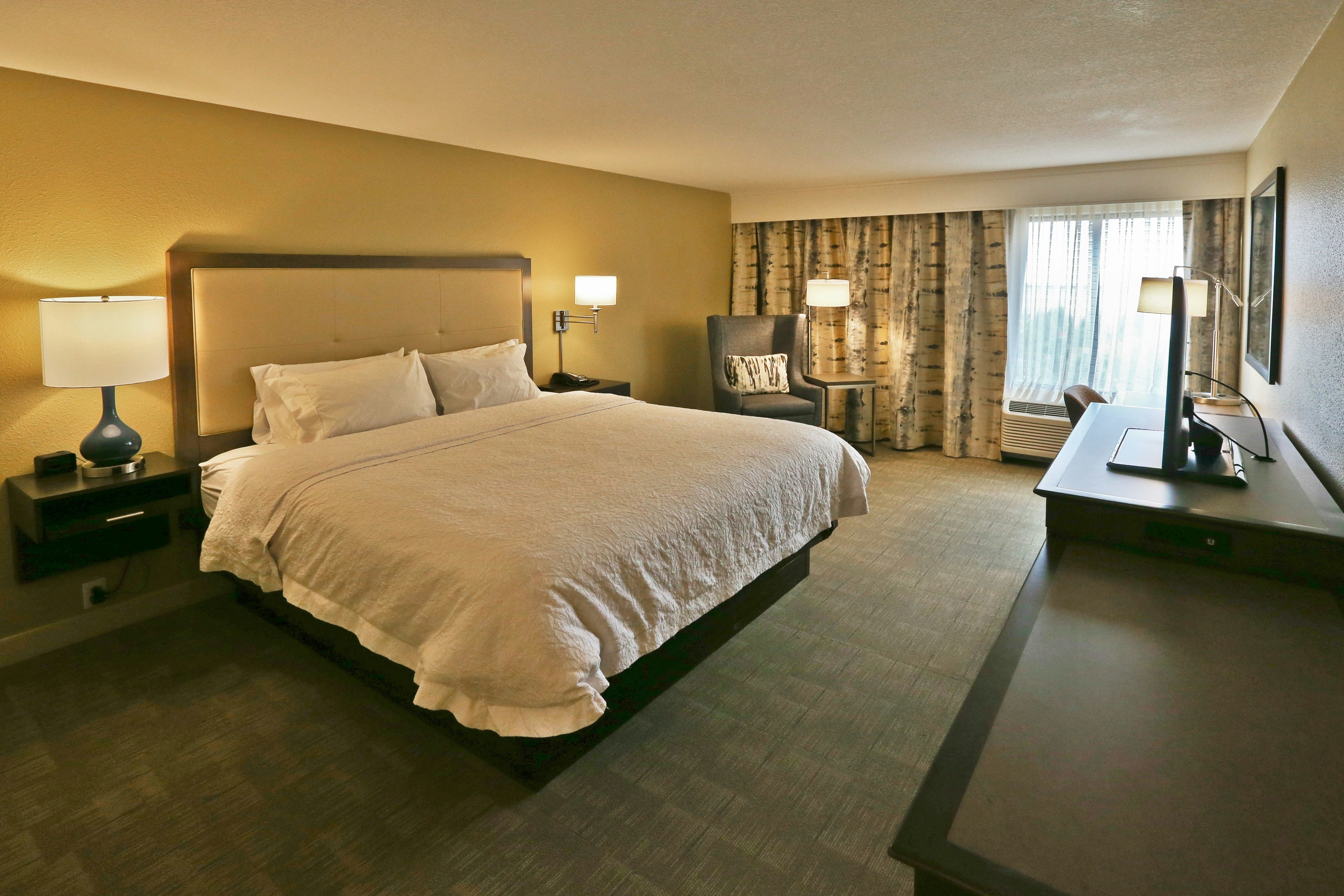 ROOM, KING BED