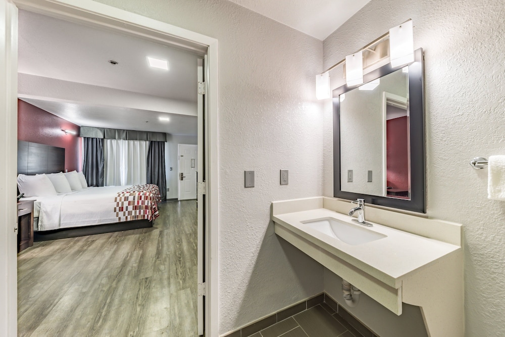 Red Roof Inn Dallas - Mesquite/ Fair Park NE 20/36