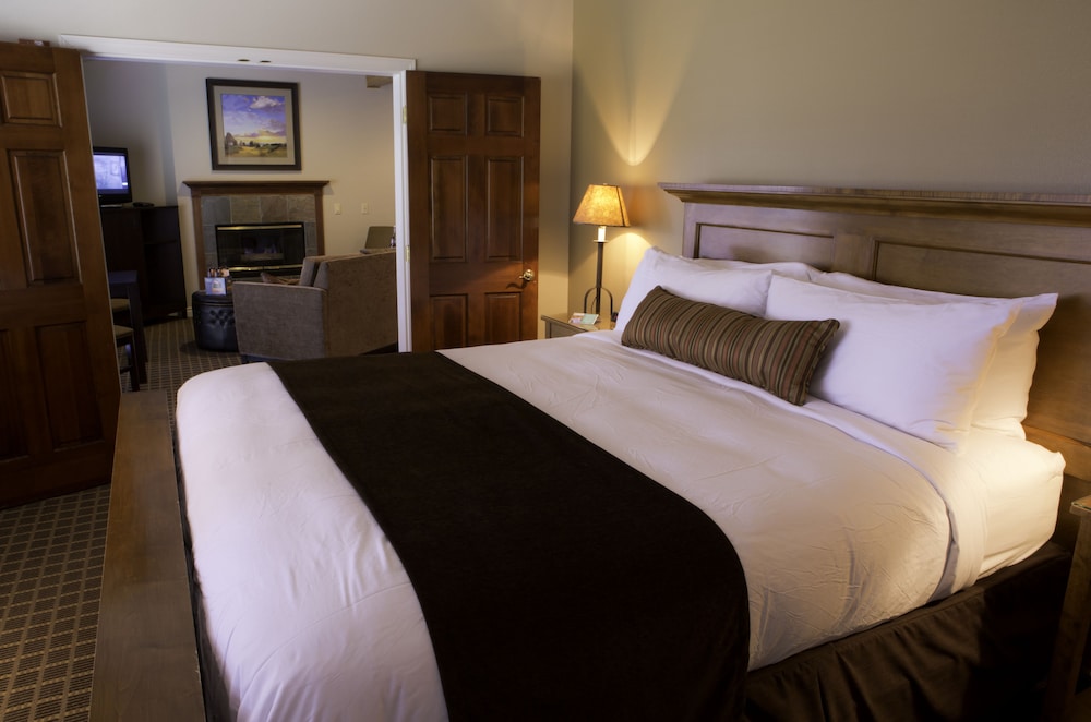 Pine Ridge Inn 9/37