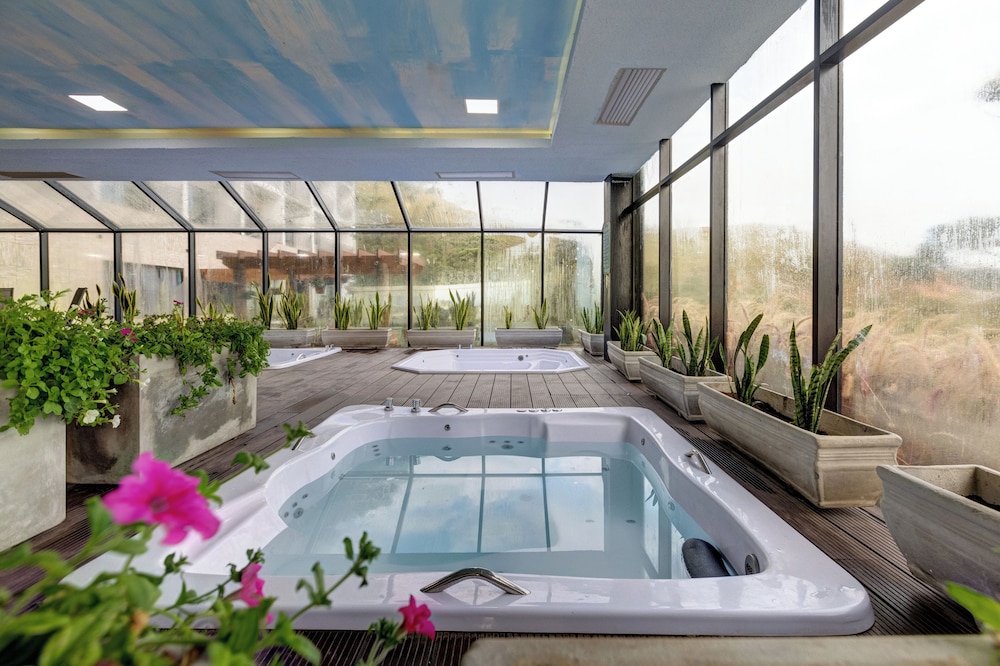 Gran Paradiso Resort 48/85