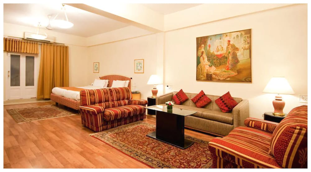 ASTORIA HOTEL 13/24