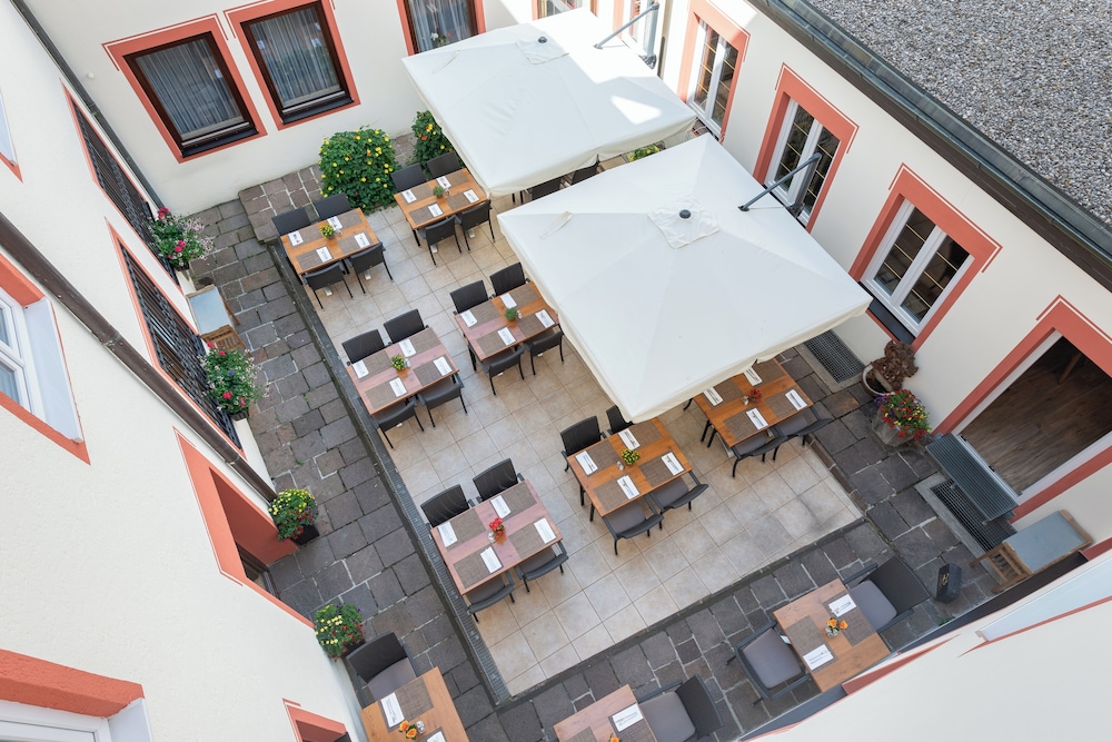 Hotel Bayerischer Hof. 26/31