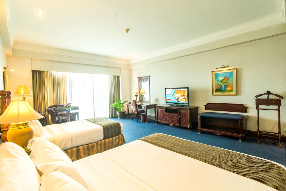 Sunlake Waterfront Resort and Convention 21/56