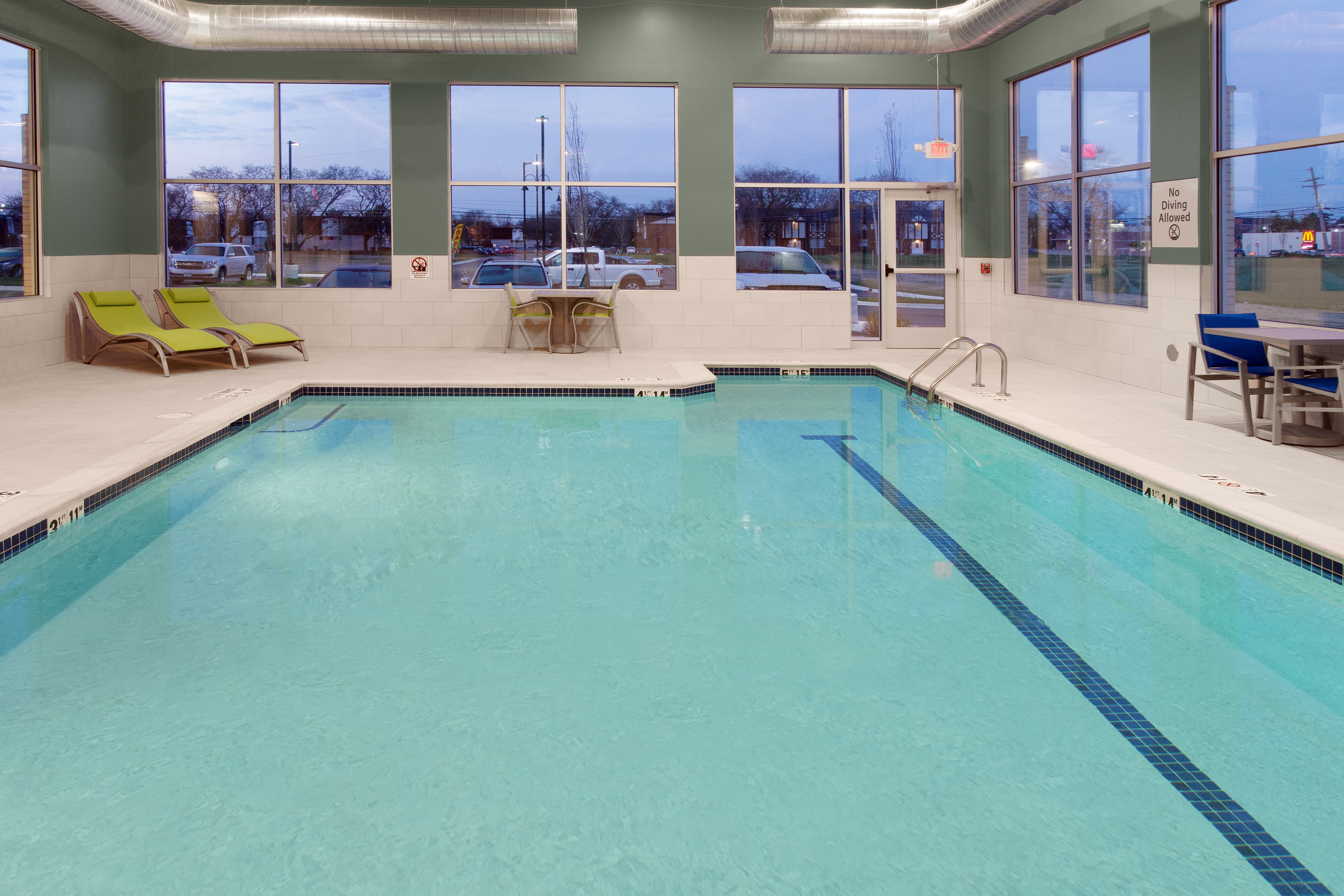 Holiday Inn Express and Suites Sterling Heights-Detroit Area 10/23