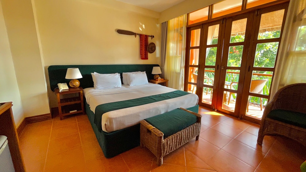 Coco Grove Beach Resort 15/50