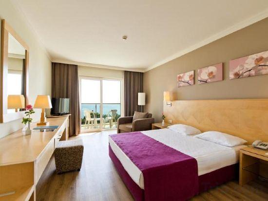 Room, 2 Double Beds, Lateral Side Sea View
