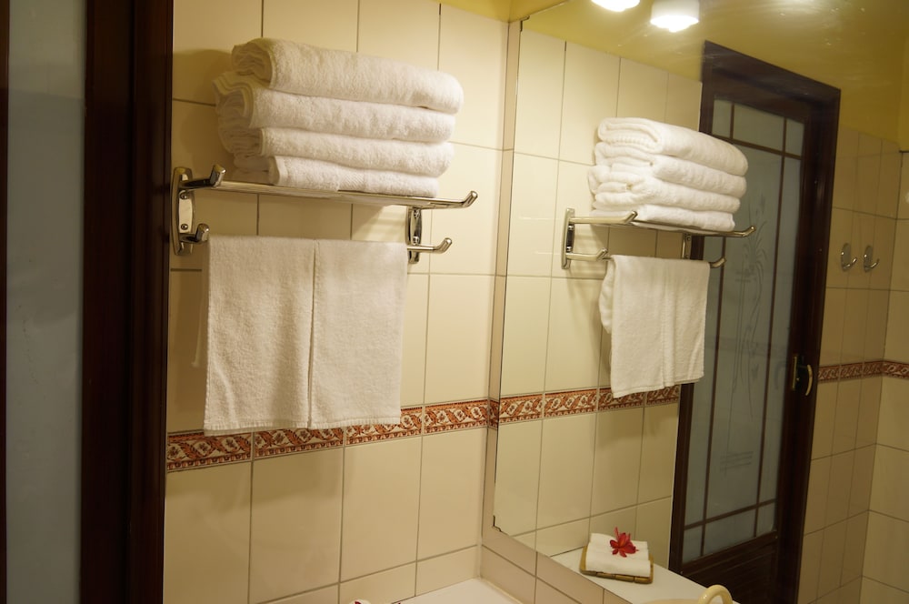 Moatoga Hotel 50/50