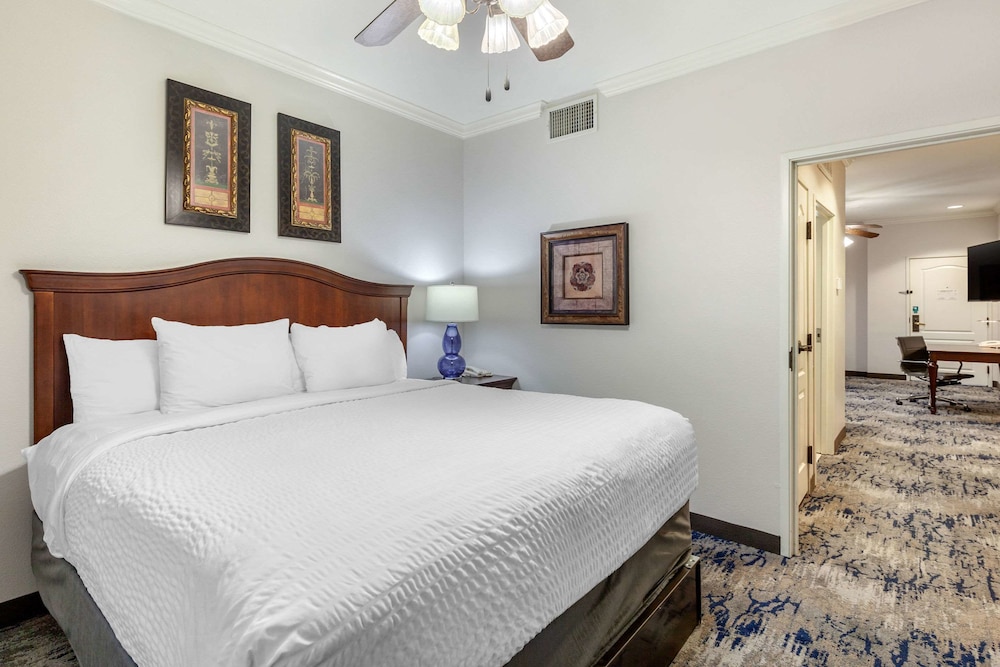 Clarion Pointe Sulphur Springs 13/45