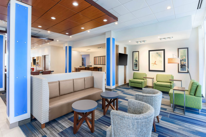 Holiday Inn Express & Suites Chicago O'hare Airport 40/60