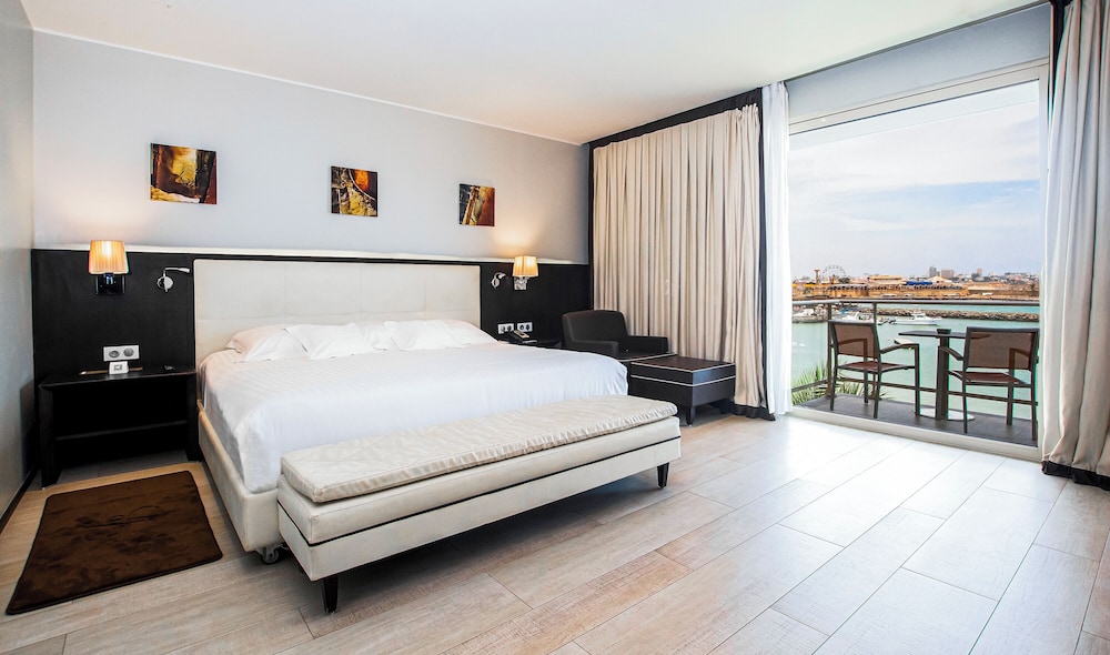 Terrou Bi Hotel 18/64