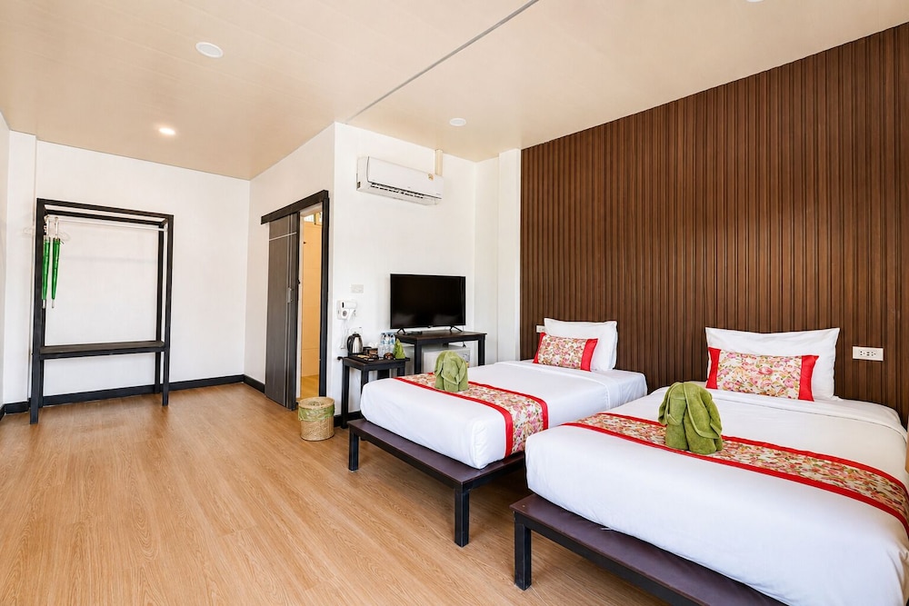 Phi Phi Long Beach Resort & Villa 14/50