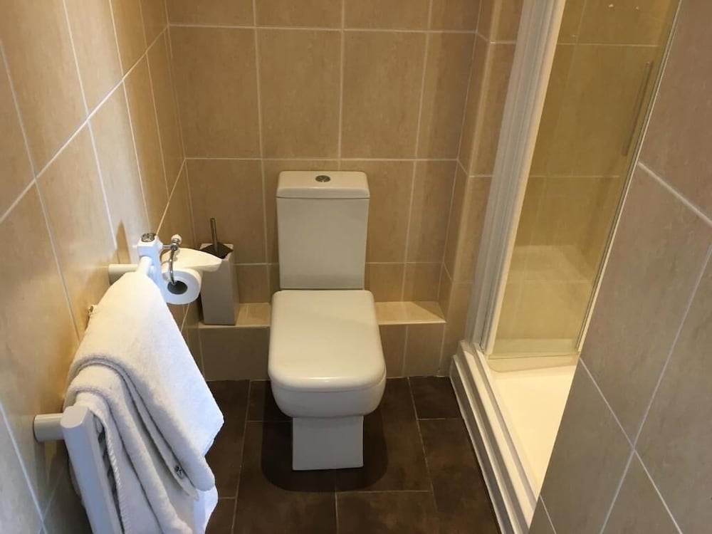 Queenswood Hotel 45/45