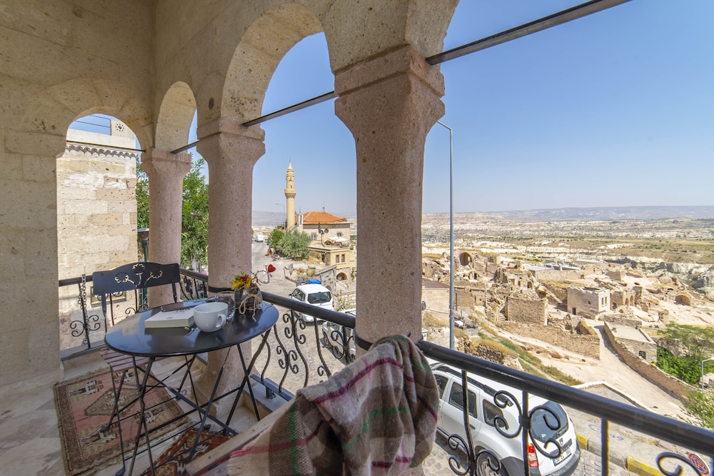 Alice in Cappadocia 31/46