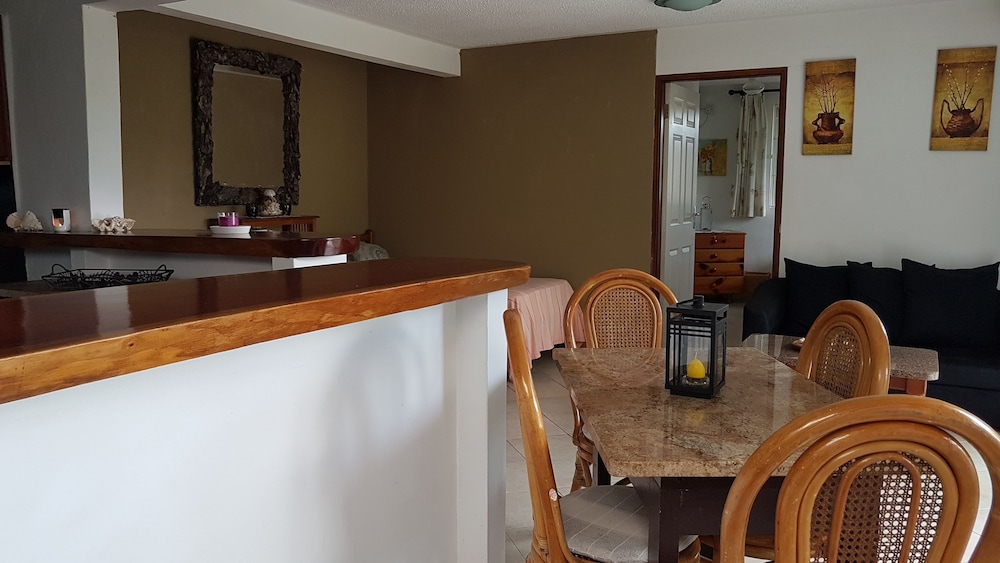 Chez Lorna 8/48