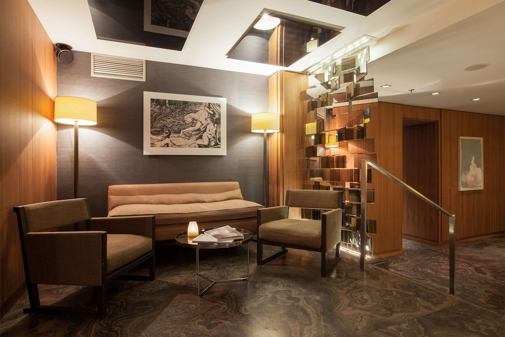The Emblem Hotel 39/49
