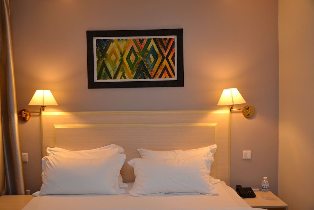 Gloria Hotel 27/35