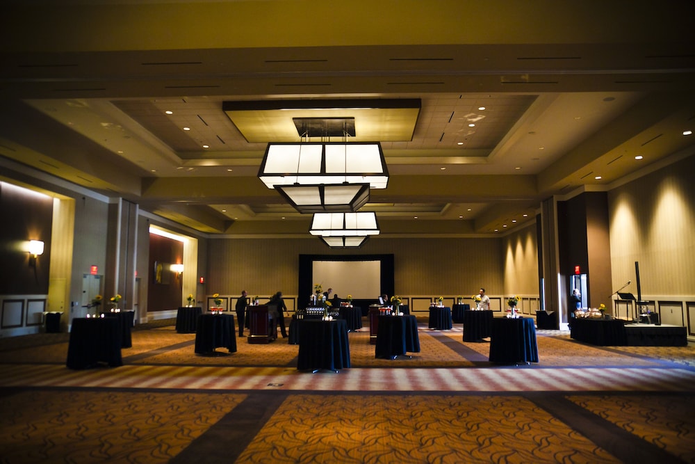 Overton Hotel And Conference Center 59/66