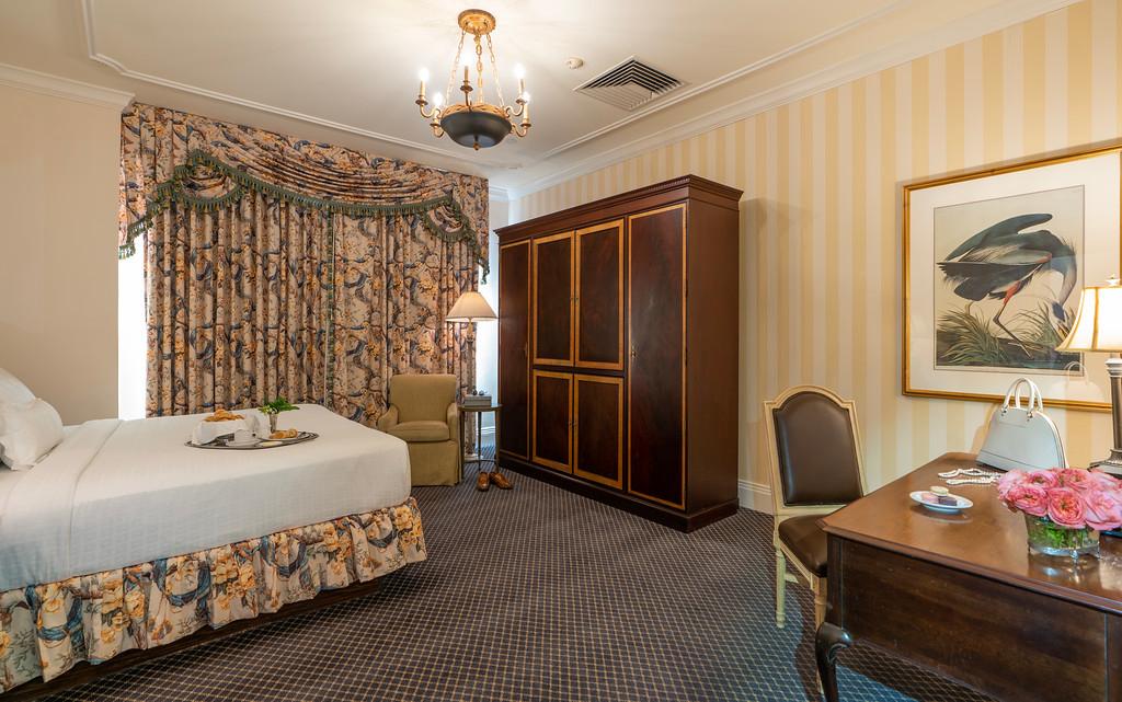 ROYAL, LIVING AREA