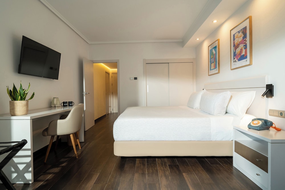 Innside, Twin Beds, King Bed, Harbour View, Sofa