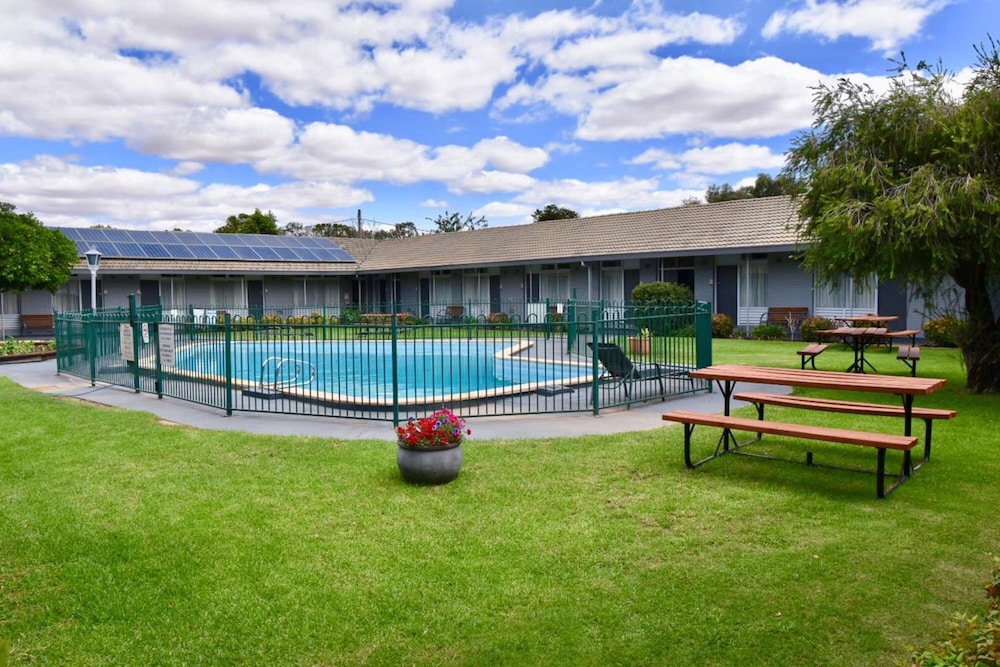 Townhouse Motel Cowra 47/56