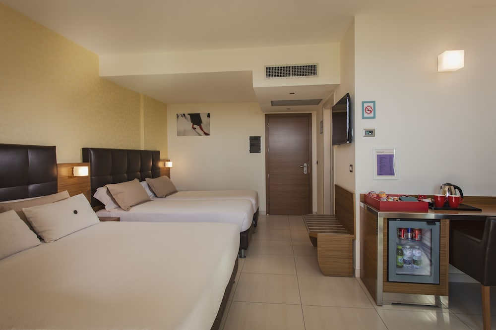 Aqua Hotel 16/68