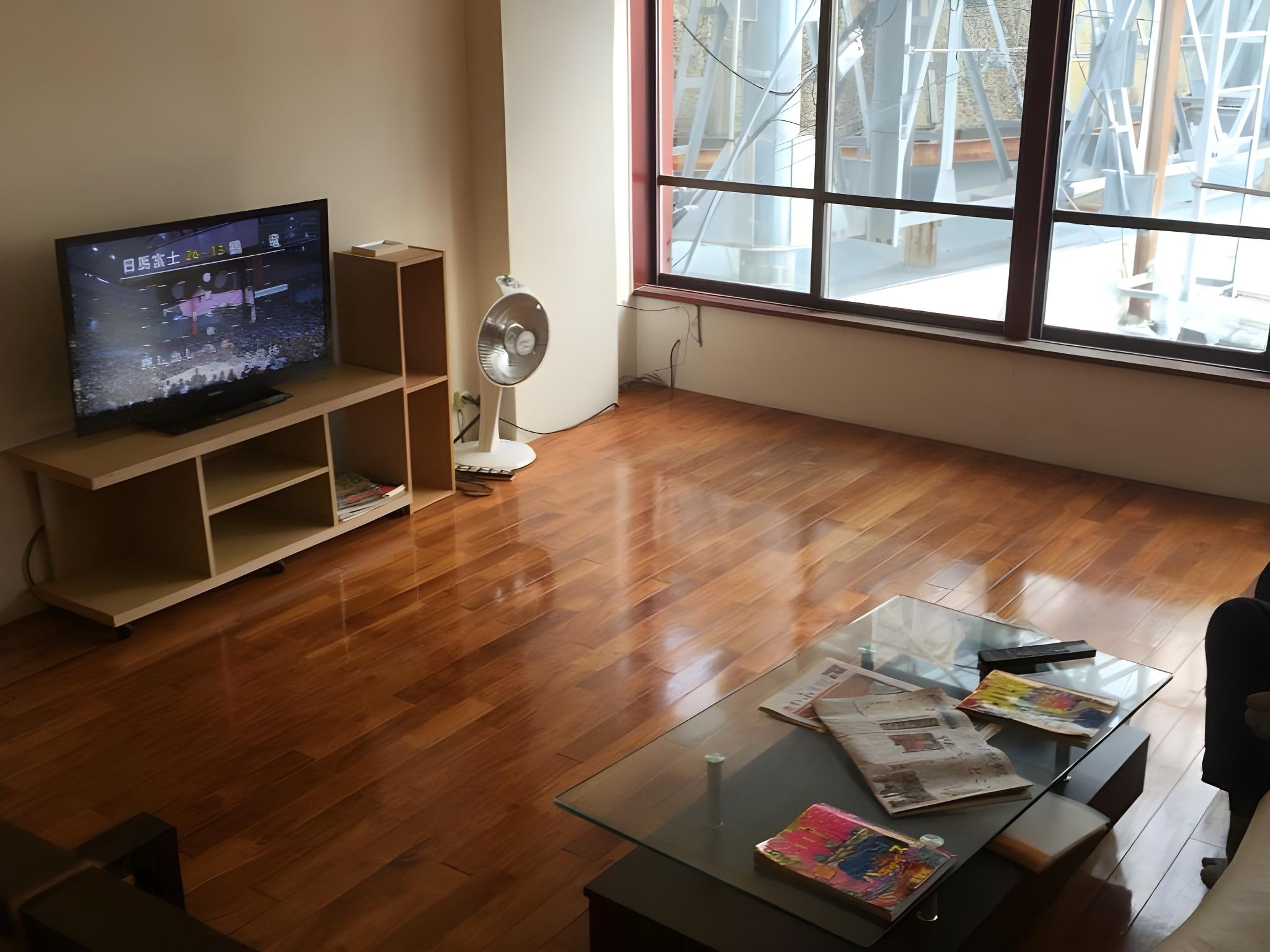 ROOM, SINGLE, SHARED BATHROOM