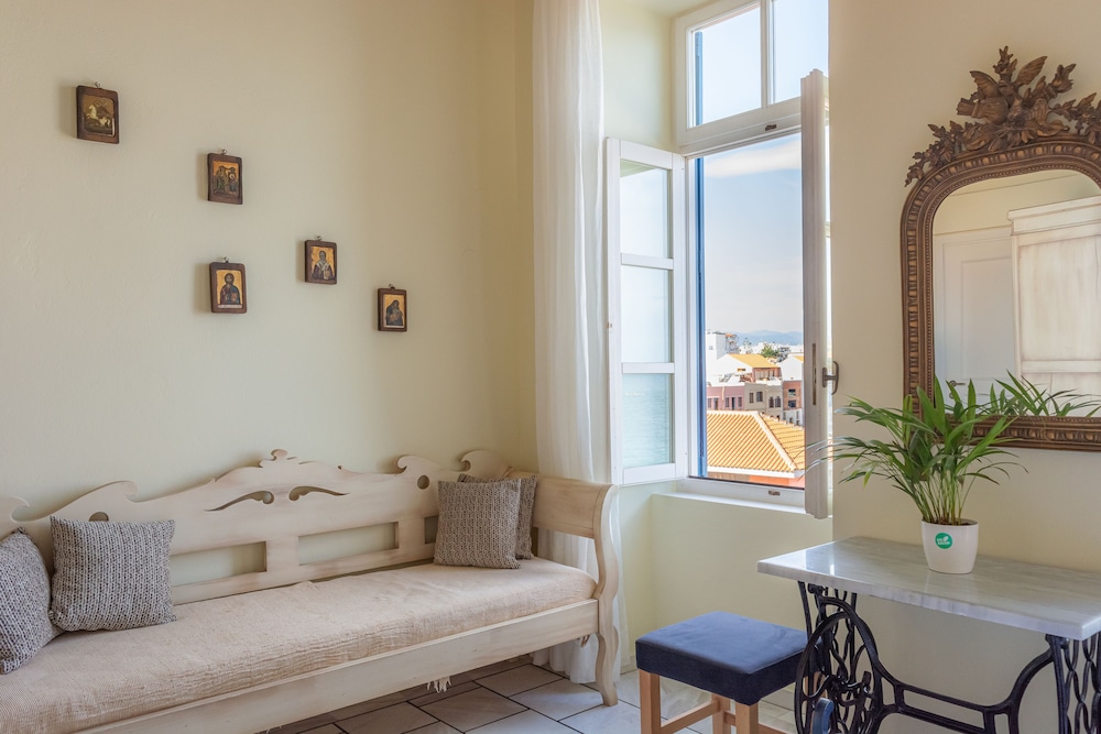 Pandora Suites 35/58