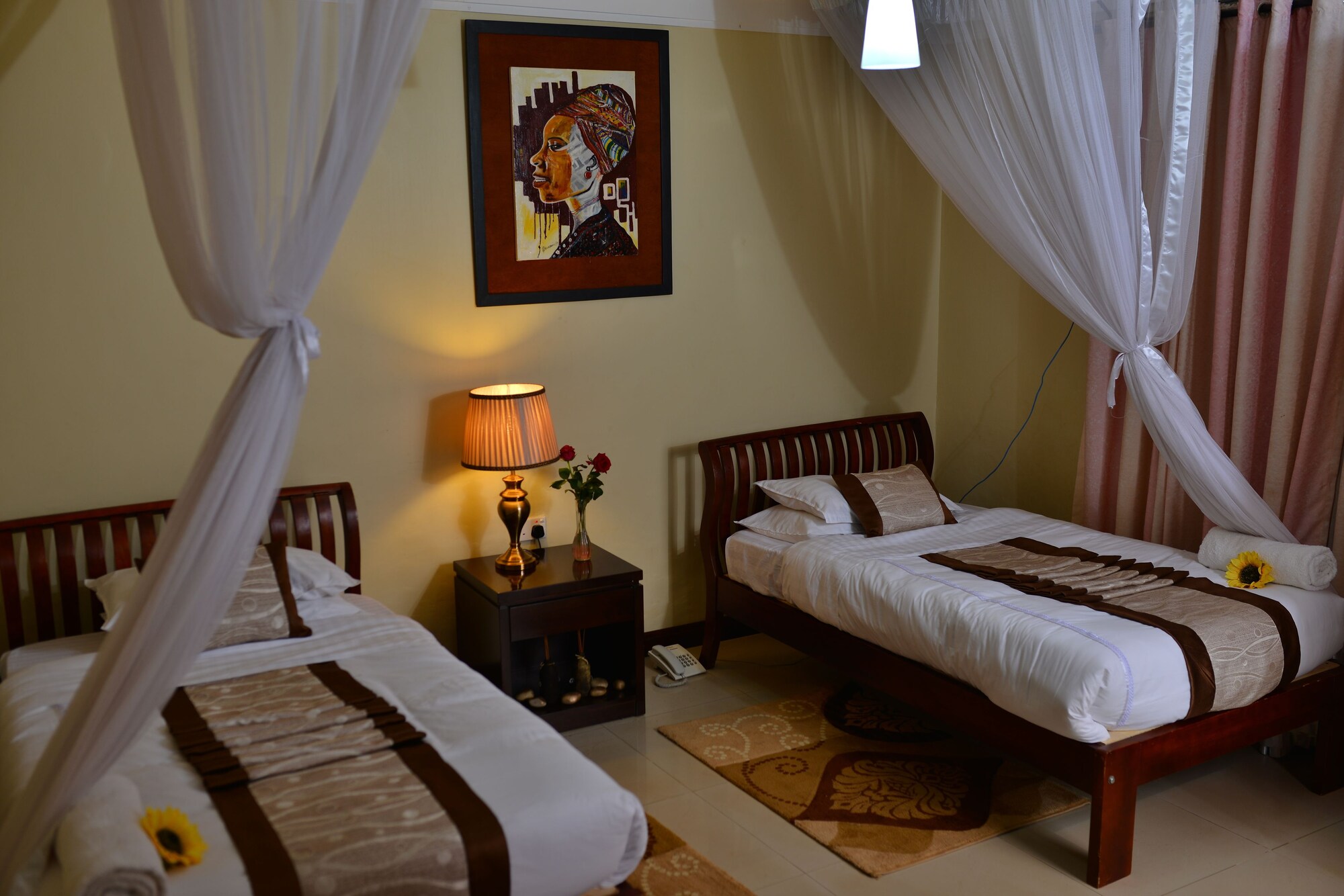 ROOM, TWIN BEDS