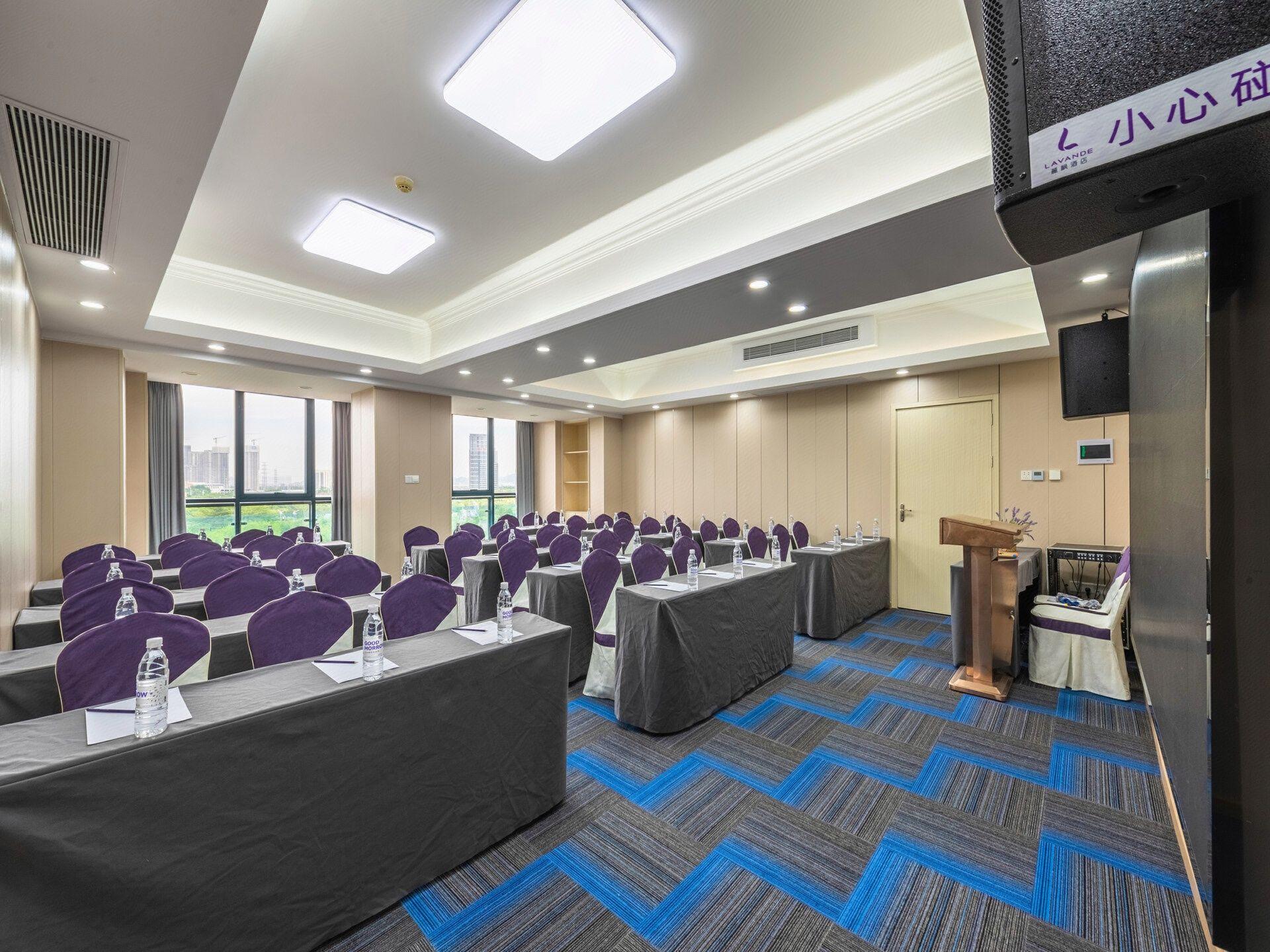 Lavande Hotel Guangzhou South High Speed Railway Station Shibi Metro Station 56/59