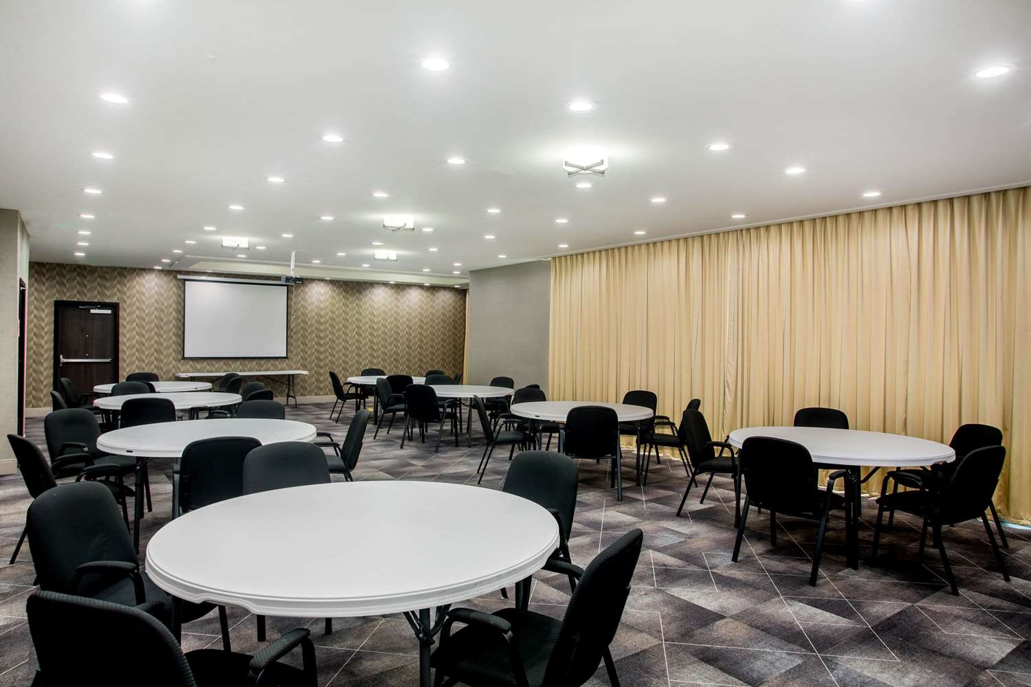 La Quinta Inn Suites By Wyndham Pittsburg 41/51