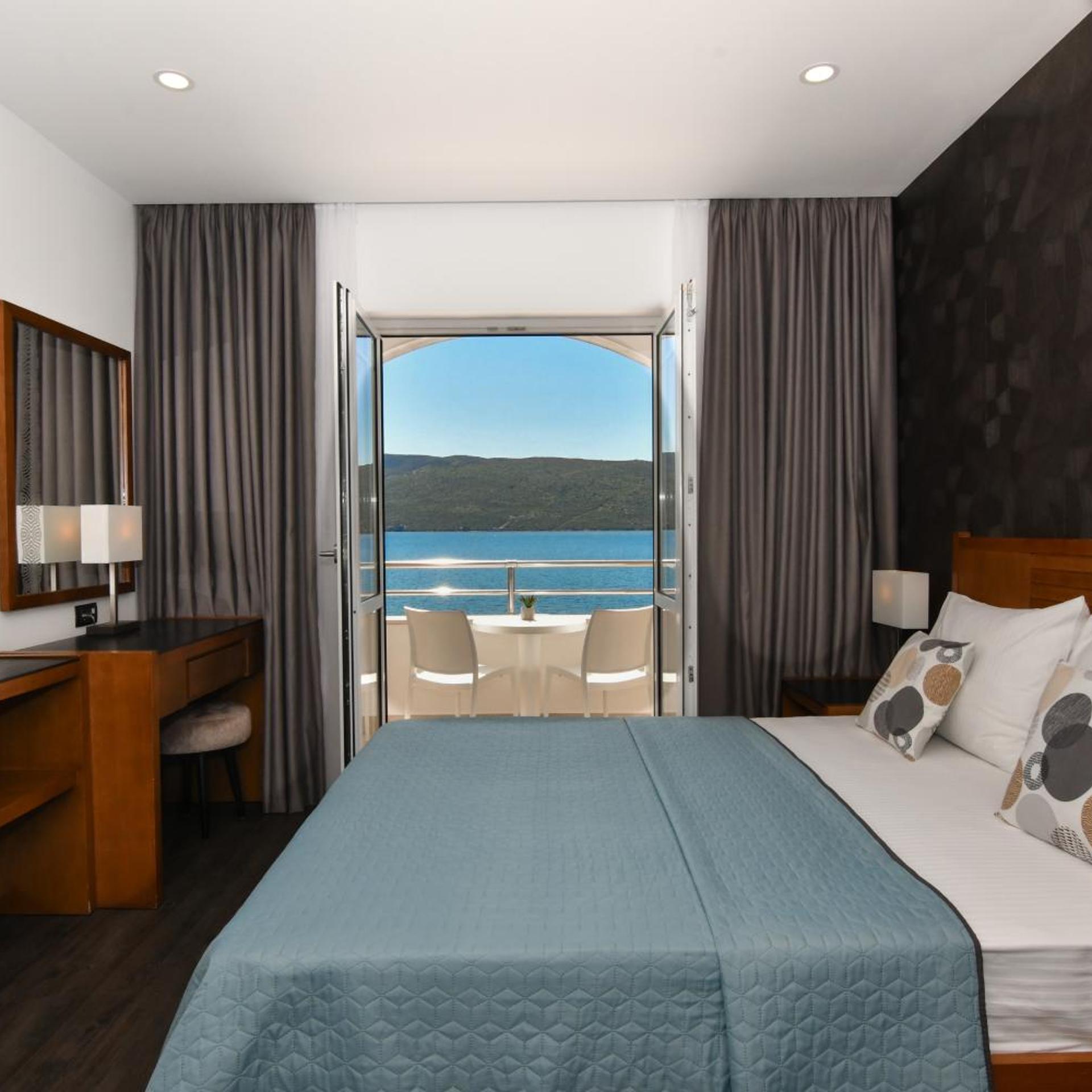 غرفة قياسية بسرير مزدوج بإطلالة على البحر، Perla 7/10