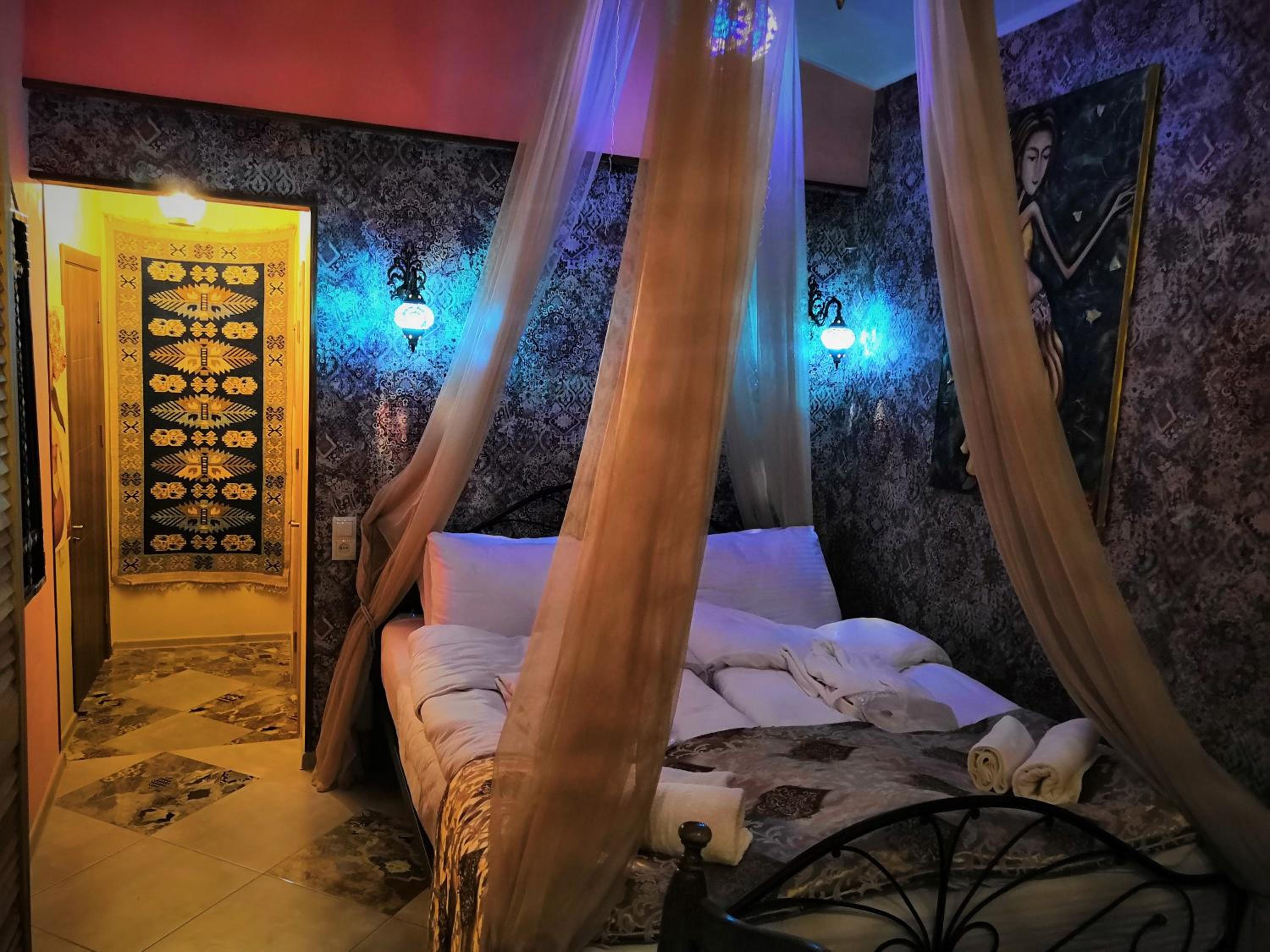 Oriental, Standard, Double Bed