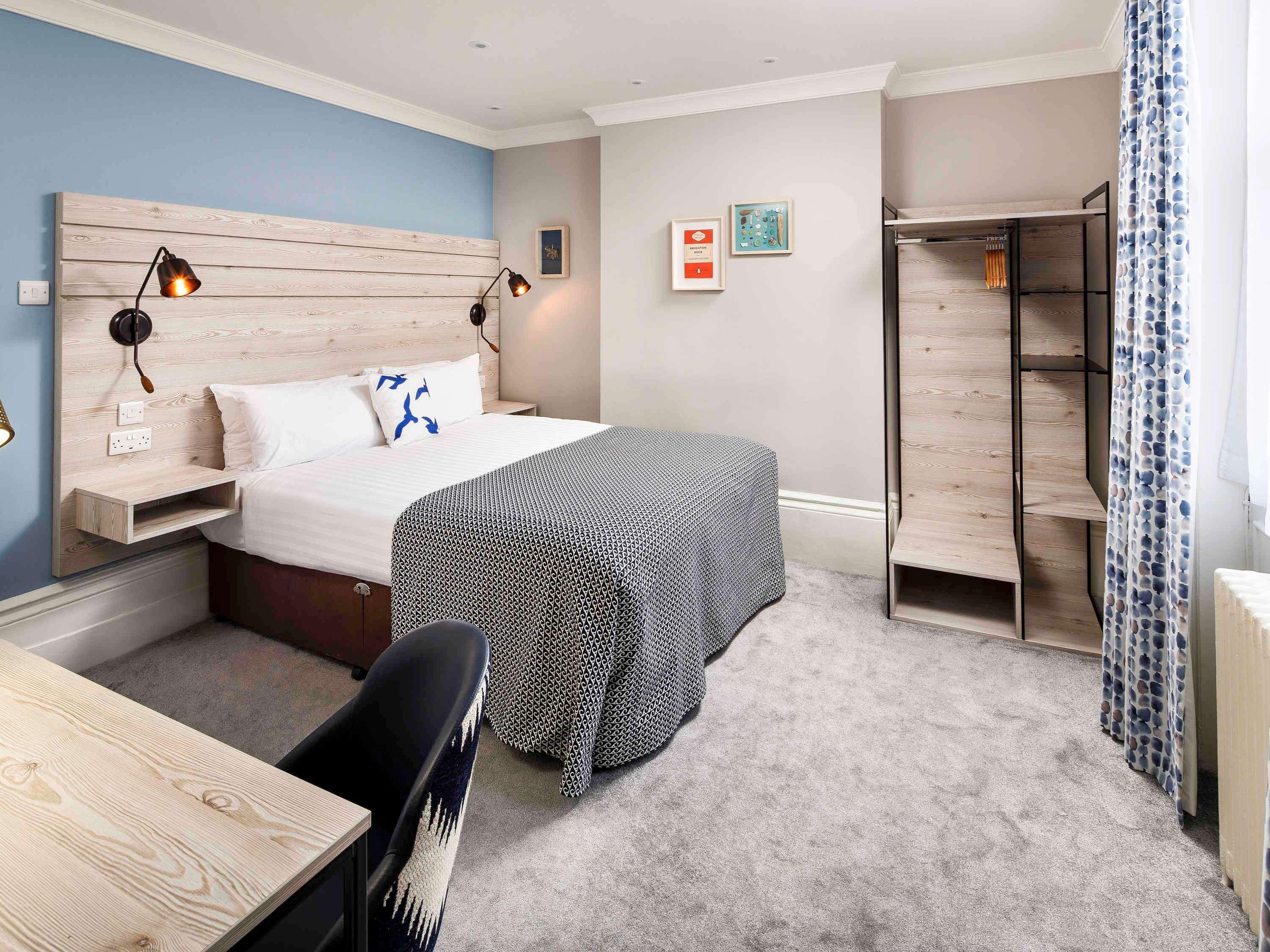 CLASSIC, DOUBLE BED, INLAND VIEW