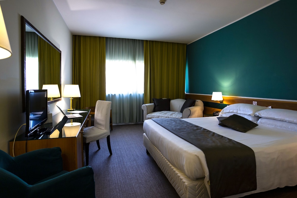 EXECUTIVE, SUITE
