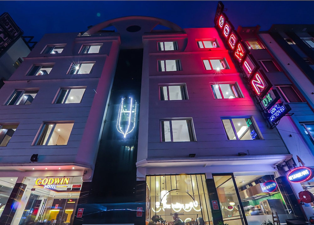 Godwin Deluxe Hotel 2/64