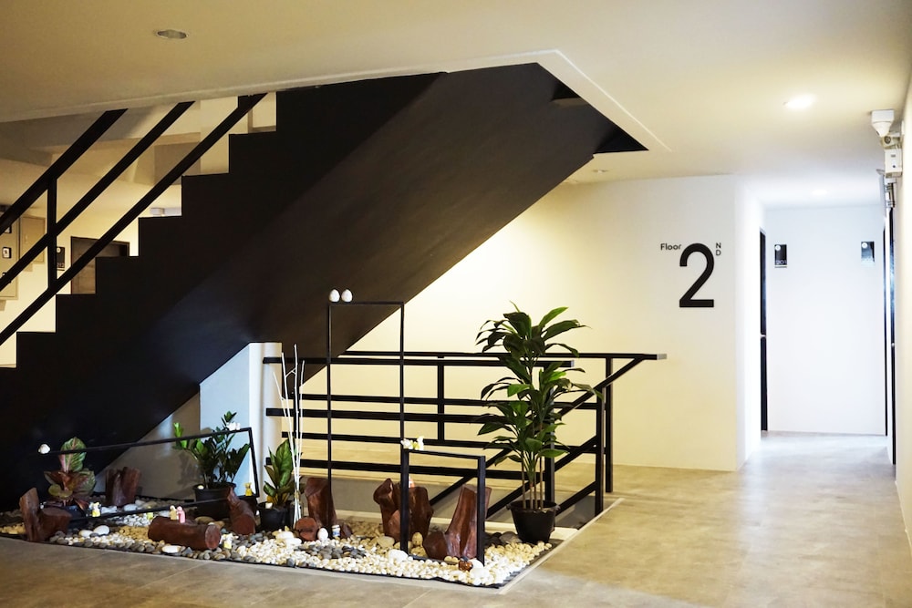 B-Black Residence 8/48